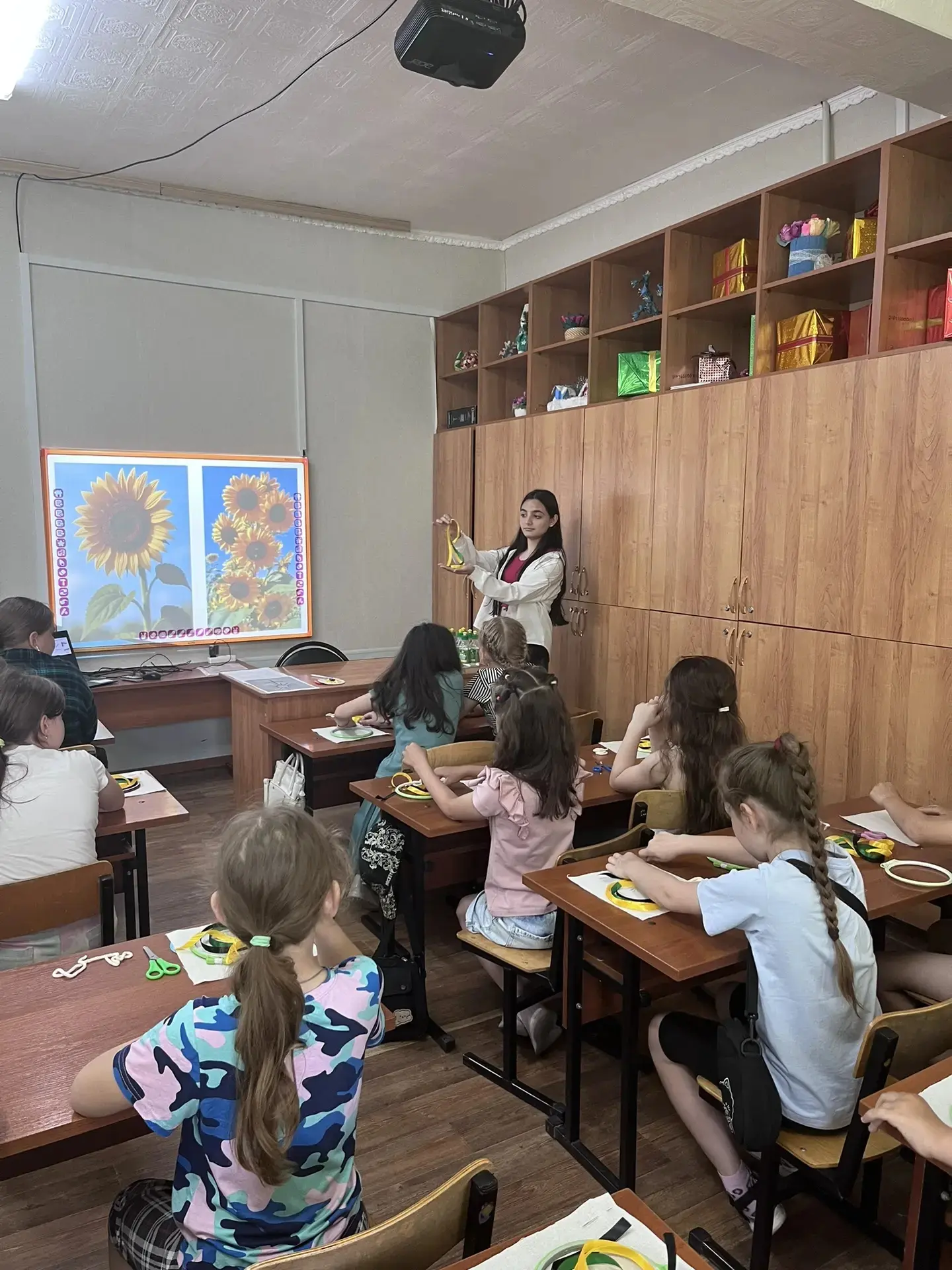 Ленты в руках: создаем сувенир «Подсолнухи»

✅15 июня в Центре творчества для учащихся пришкольного 