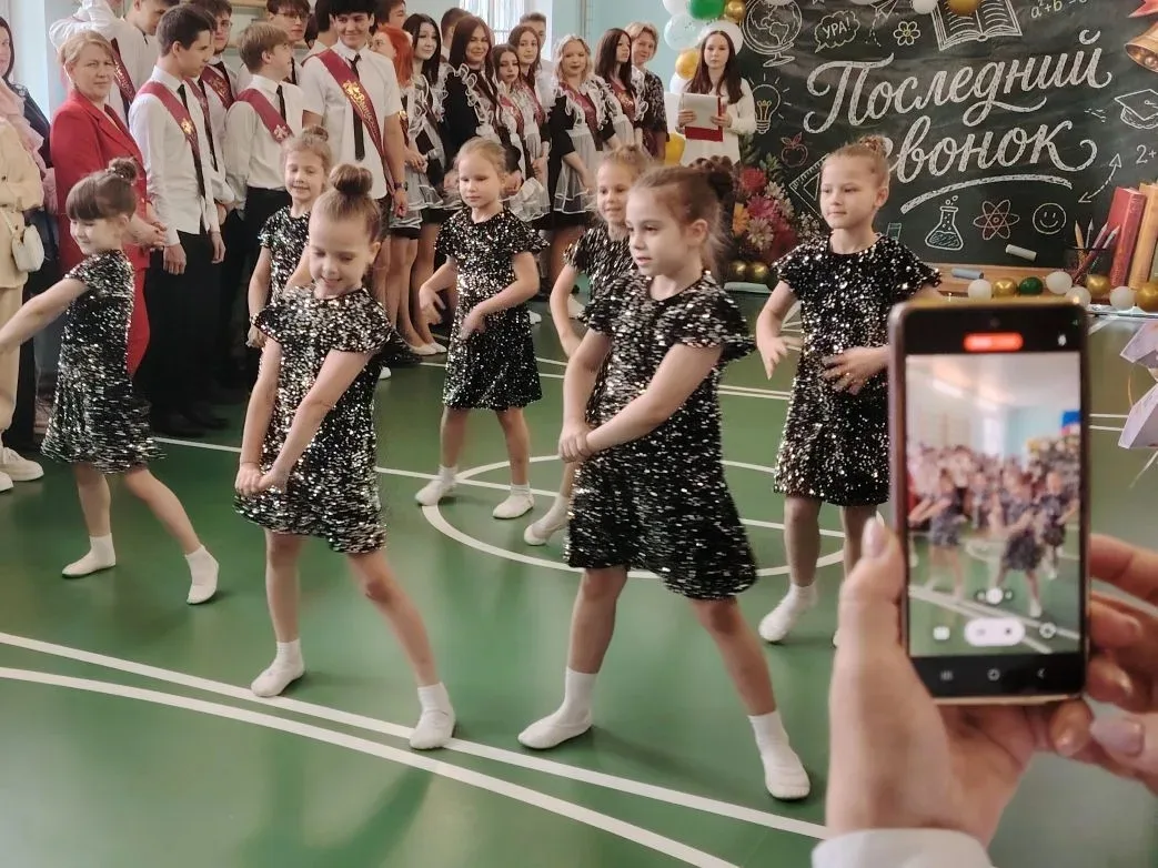 ✨Сегодня в школах🎈 прозвенел "Последний звонок"🎊 - символ окончания учебного года, а ...