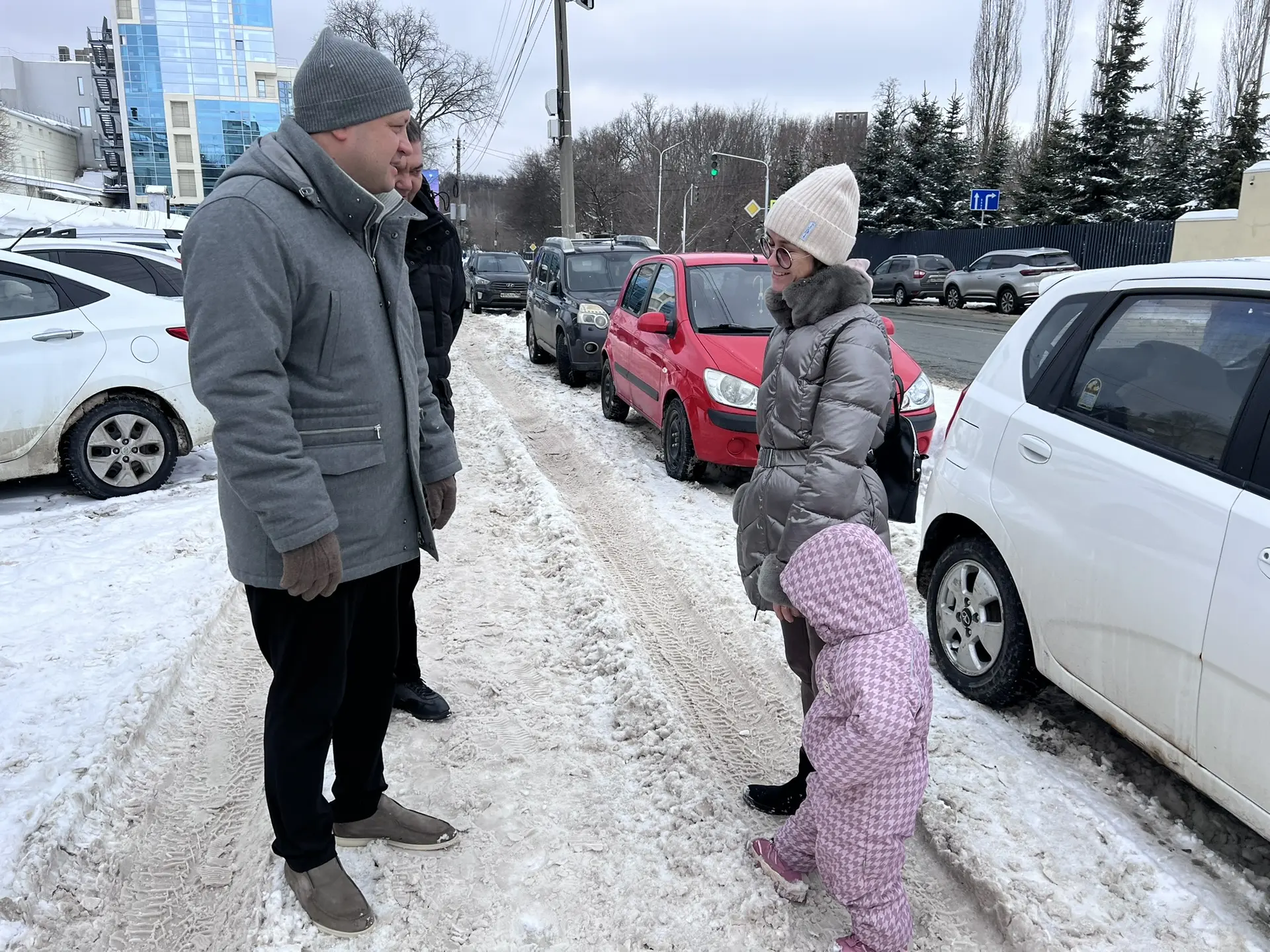 Проверил, как организована уборка снега в разных частях Уфы.   •  Городские коммунальные службы рабо