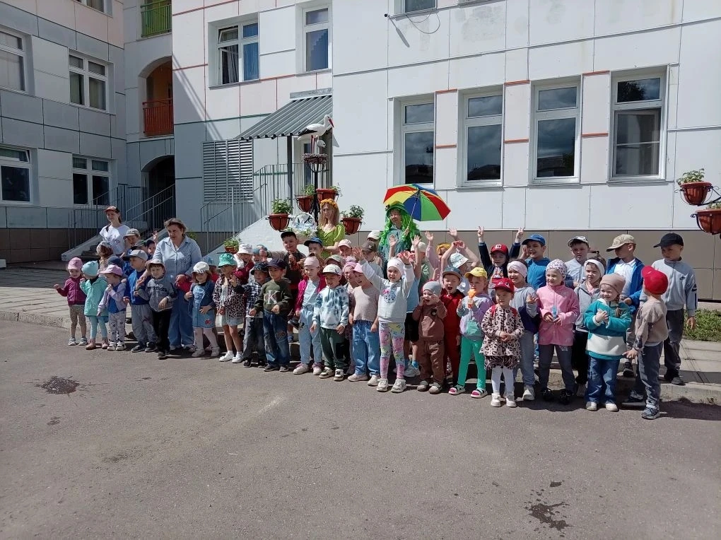 Главный праздник детства в детском саду прошёл активно и с настоящим летним настроением. 
Праздник у