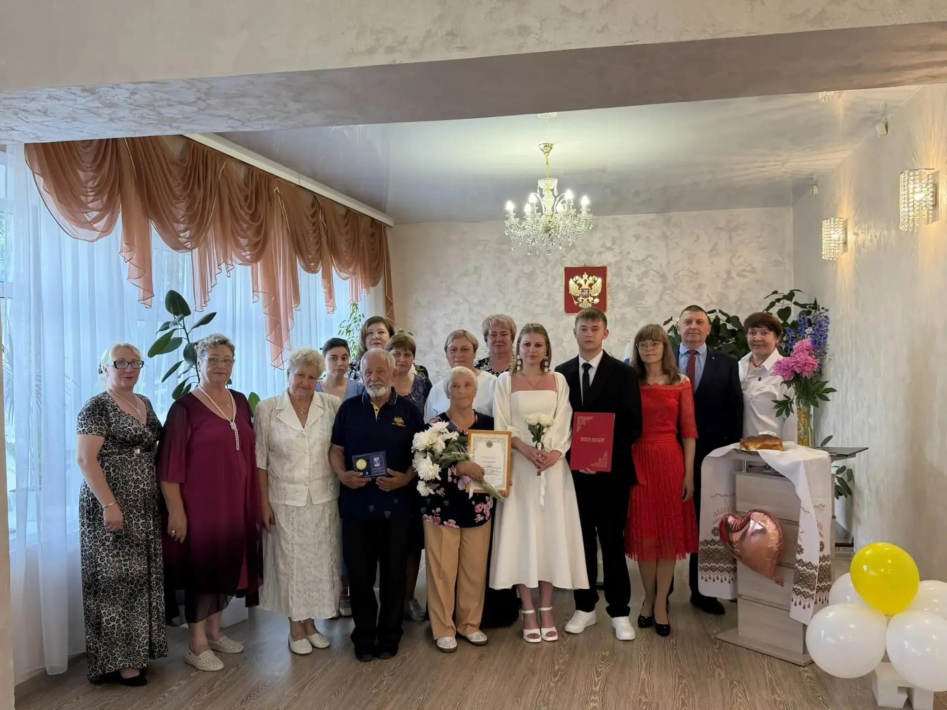 В стенах Хилокского ЗАГСа, где переплетаются судьбы и рождаются новые семьи, в торжественной атмосфе