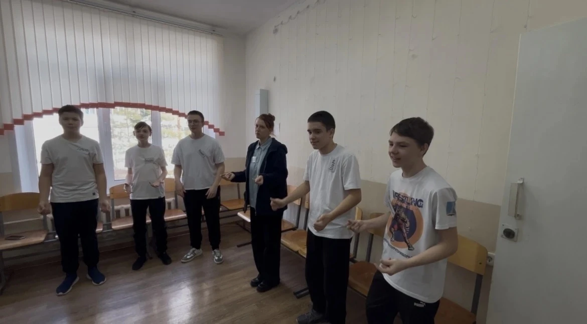 🎒 Учащиеся 8А класса посетили открытое занятие туристско-краеведческой направленности «Здорово»!  🎯 