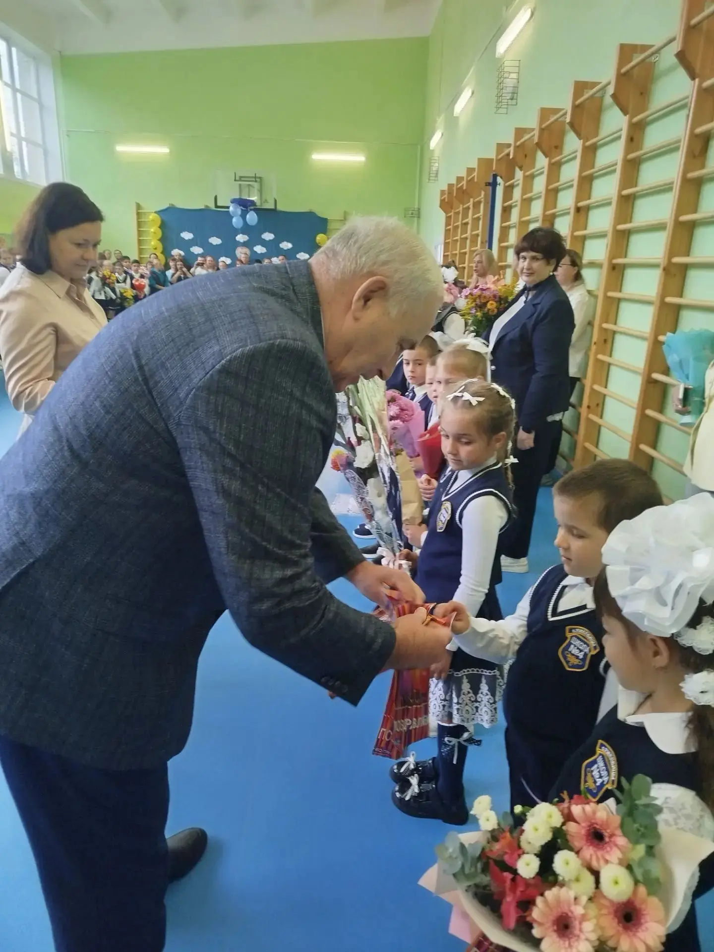 🎓 Сегодня в нашей школе состоялся праздник, с которого начинается новый учебный год!