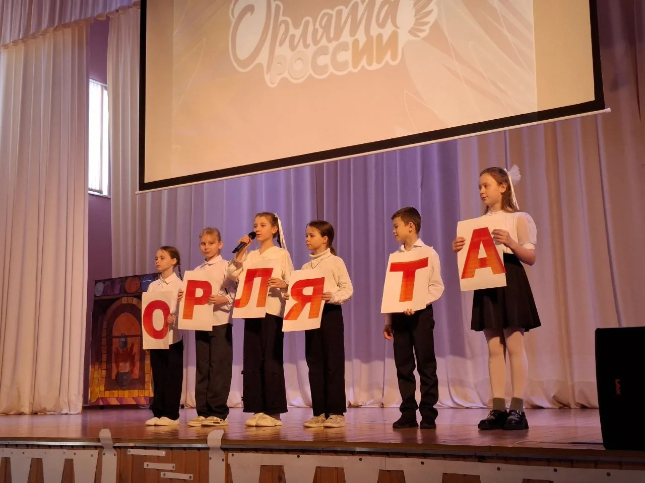 🌟 Важное событие для наших первоклассников! 🌟 
 
🎉 Вчера в нашей школе состоялось торжественное п
