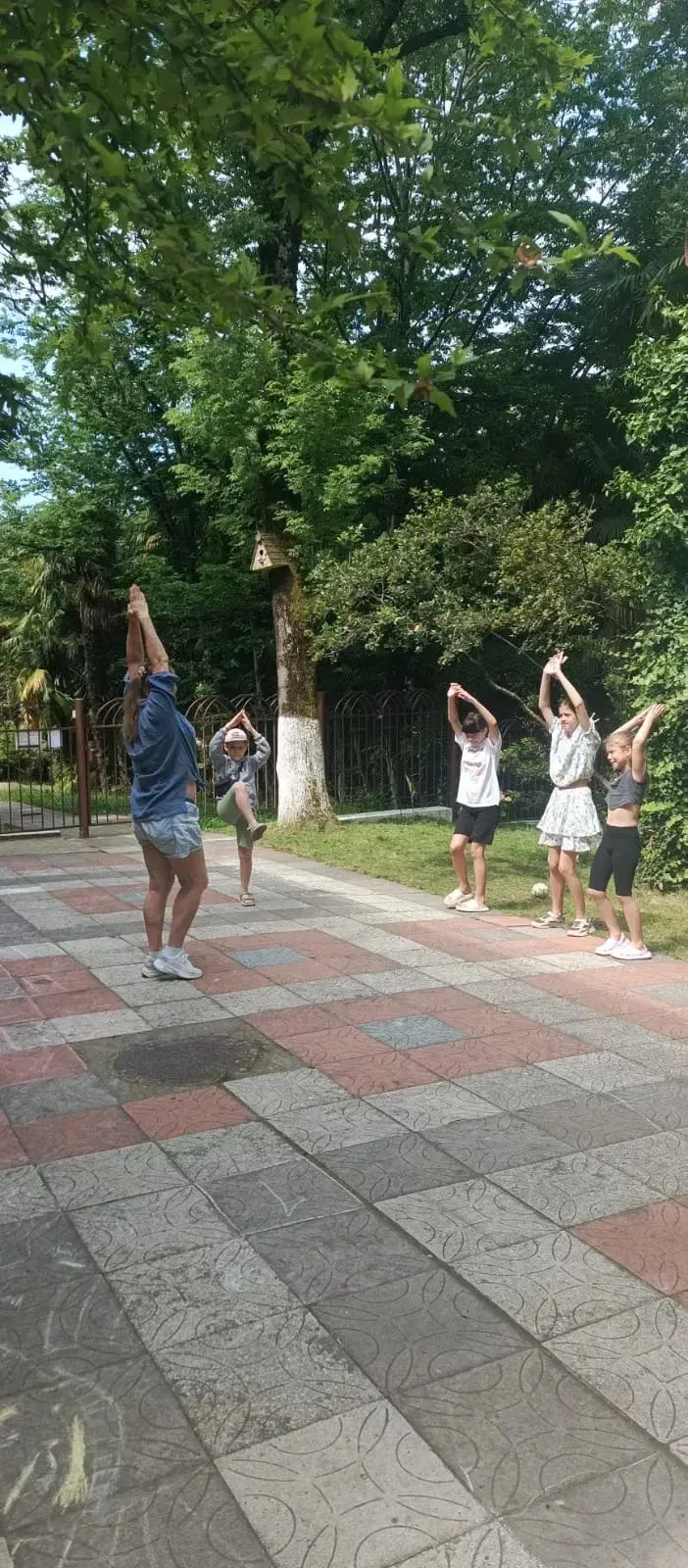 Утро 11 июня на детской площадке ДМШ 2 удалось на славу! ☀️

С самого утра — бодрая гимнастика, чтоб