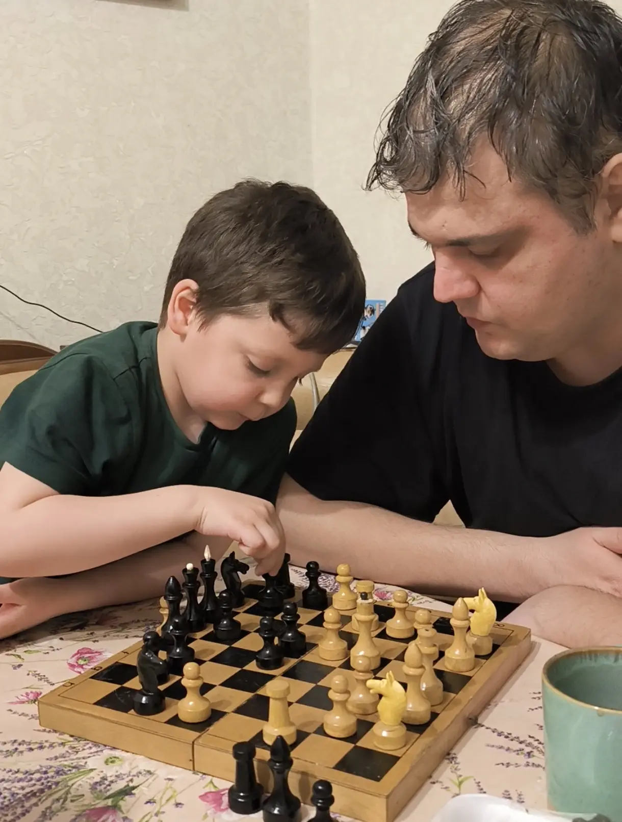 В старшей группе 8  " Солнечные лучики" был реализован проект "Ребенок дома" по фотоотч...