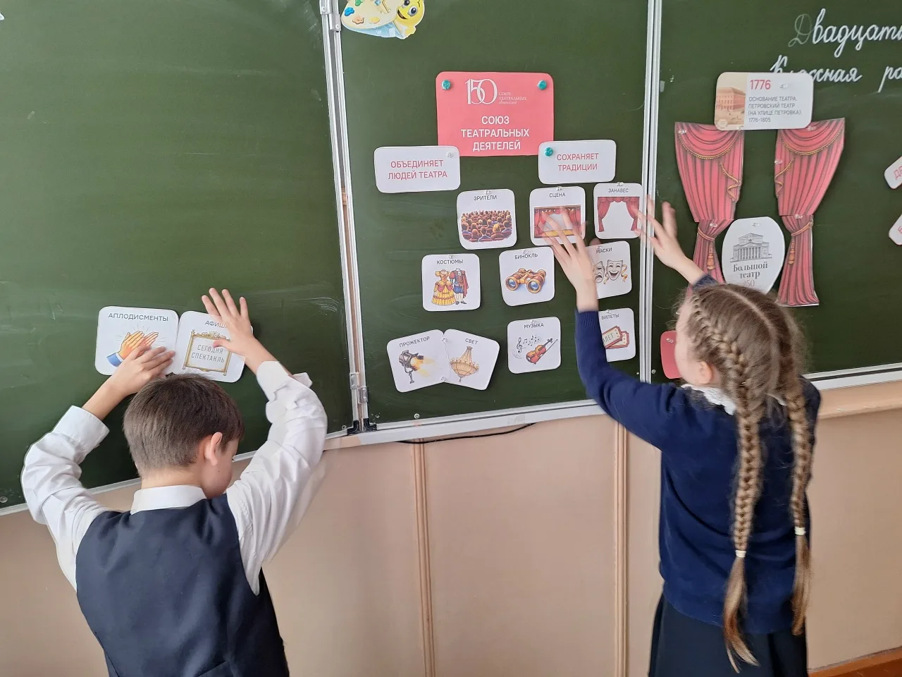 Дорогие ученики, родители и учителя! Наша неделя традиционно началась с торжественной линейки и урок