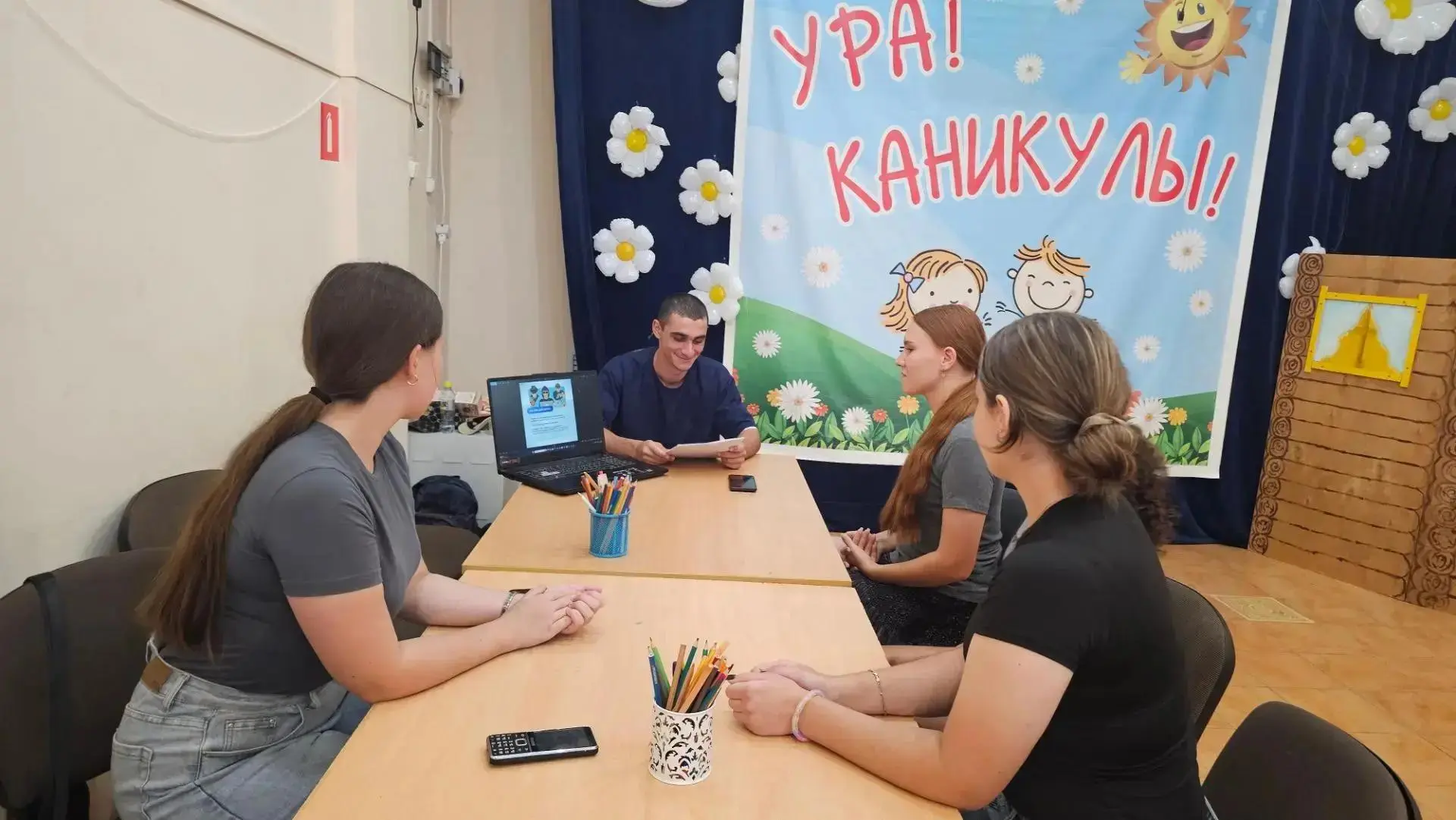 В ДК прошла беседа на тему «Дроперство: как не стать жертвой мошенников».

Участникам рассказали о с