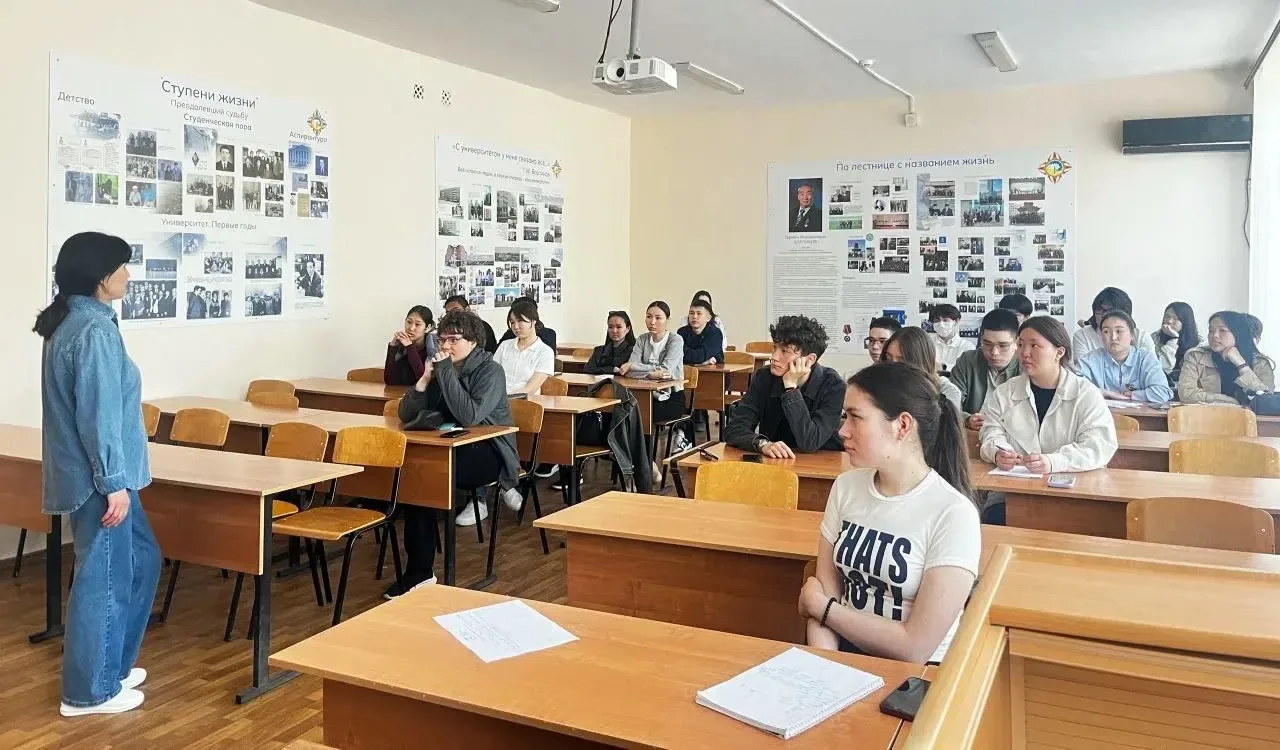 📚В начале мая Малая академия наук КалмГУ организовала консультации по подготовке к ЕГЭ в самый ответ