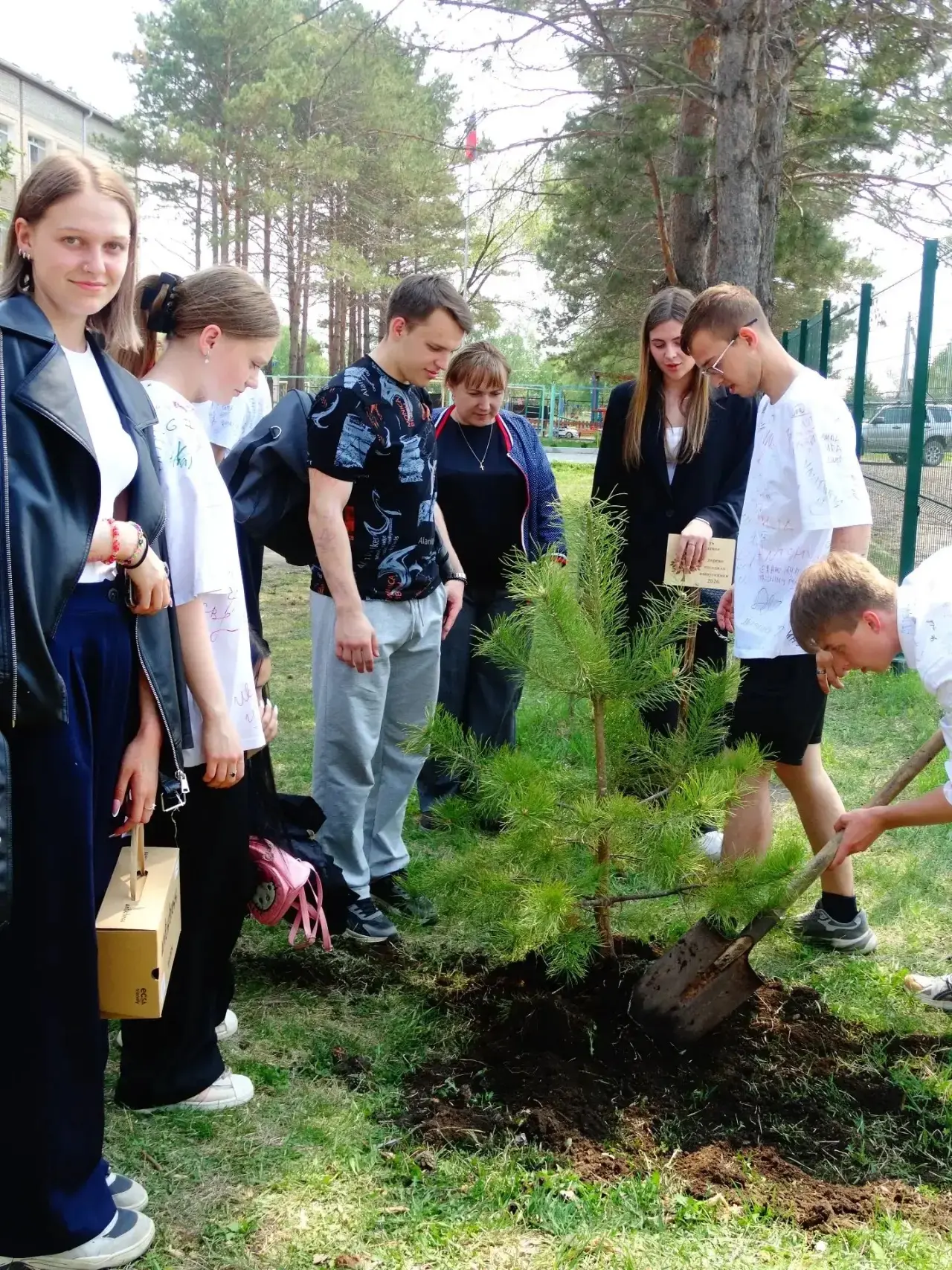 🌲 АЛЛЕЯ ВЫПУСКНИКОВ 🌲