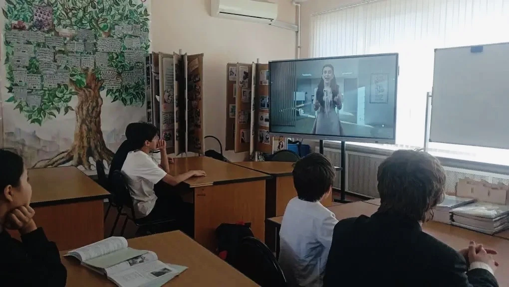 🏫 В нашей школе последний понедельник перед каникулами начинается с разговоров о важном. Сегодня оче