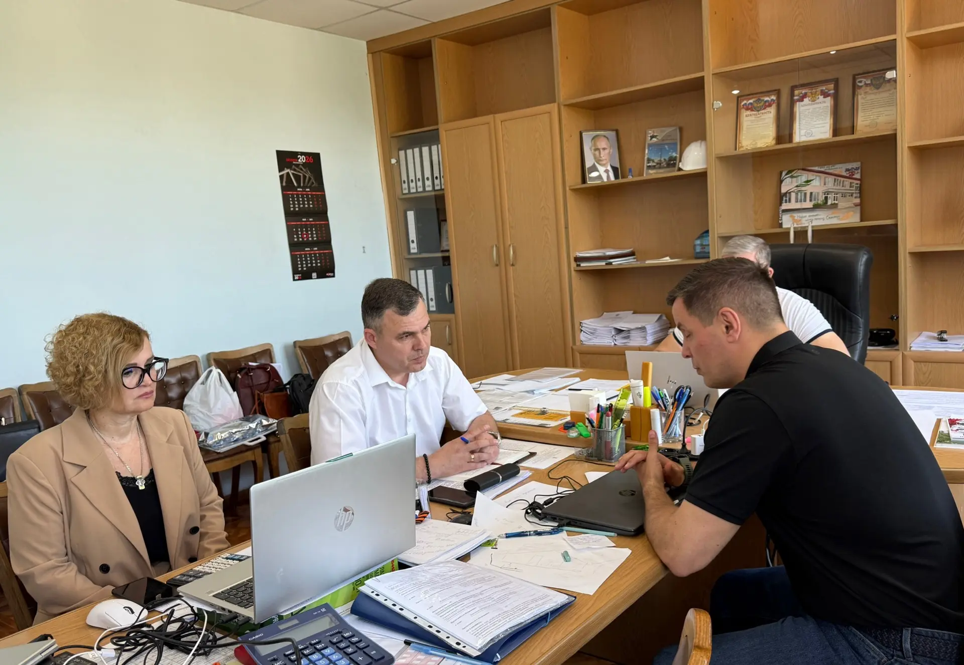 В Шахтерске встретился с представителями шеф-региона Сахалинской области