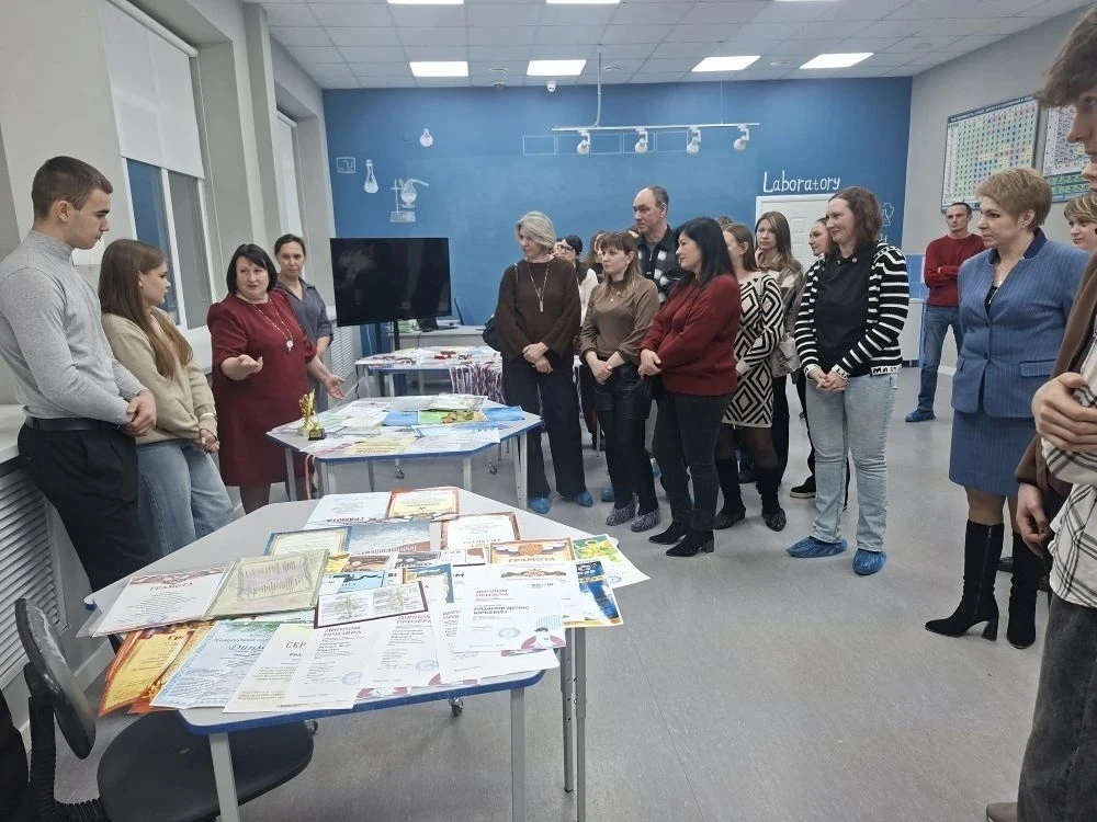 В 10 «А» классе прошла «Выставка достижений».🥇 В рамках празднования Дня науки, хотим поделиться с в