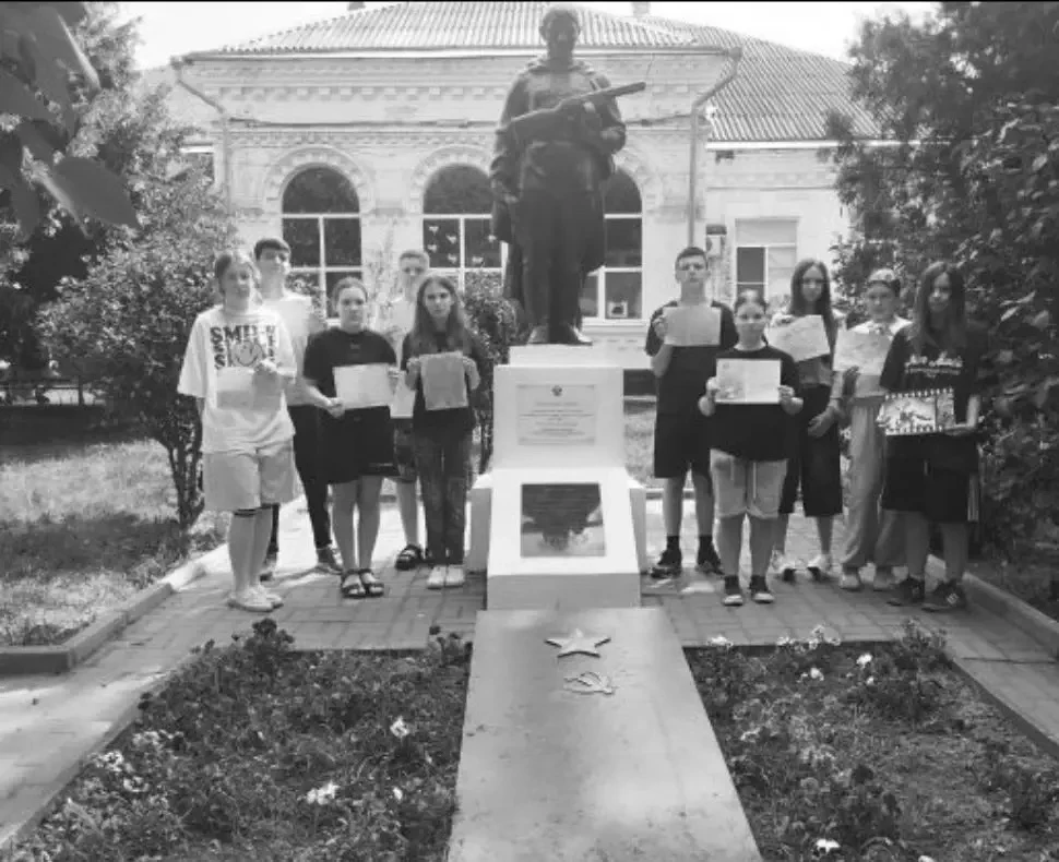 🕯️В преддверии Дня  памяти и скорби в МБОУ «СОШ 1» прошел Час Памяти🕊
"Этих дней нам не забыть ник