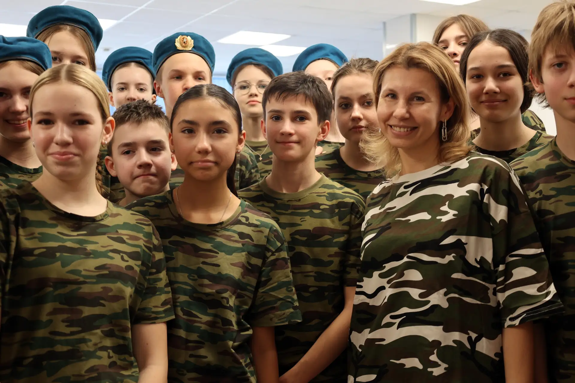 В преддверии праздника 23 февраля стены нашего лицея наполнились духом соперничества и единства. Для