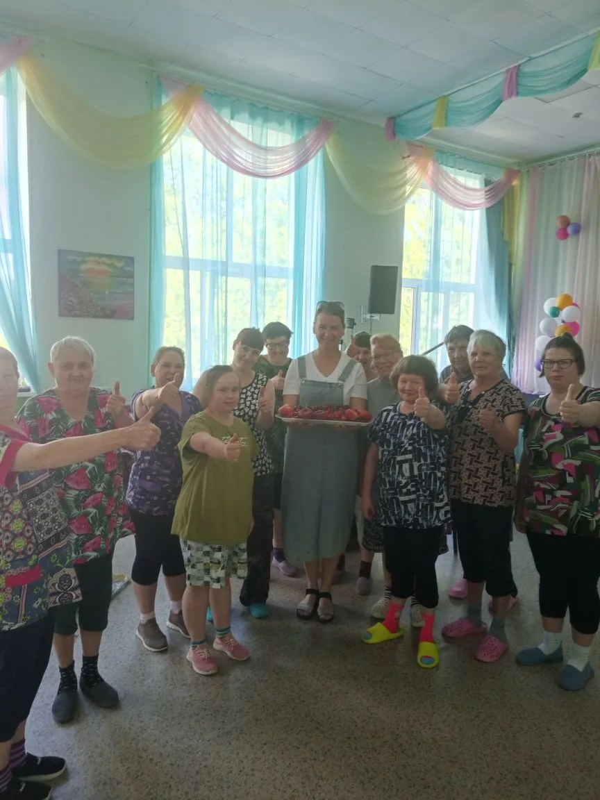 🍒 Витамины доброты: праздничный сюрприз от нашего волонтёра!
Накануне большого государственного пра