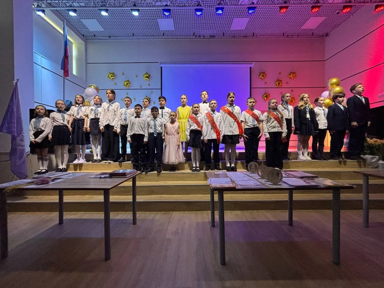 🎉🎉🎉Праздник окончания начальной школы прошел в гимназии среди учащихся 4 классов ☀Самый жаркий майск