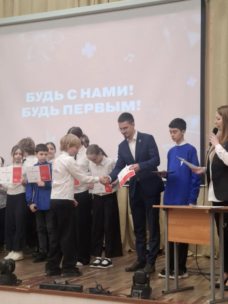 🎉 Посвящение в ряды активистов Движения!  🏫 В нашей школе состоялось торжественное посвящение учащих