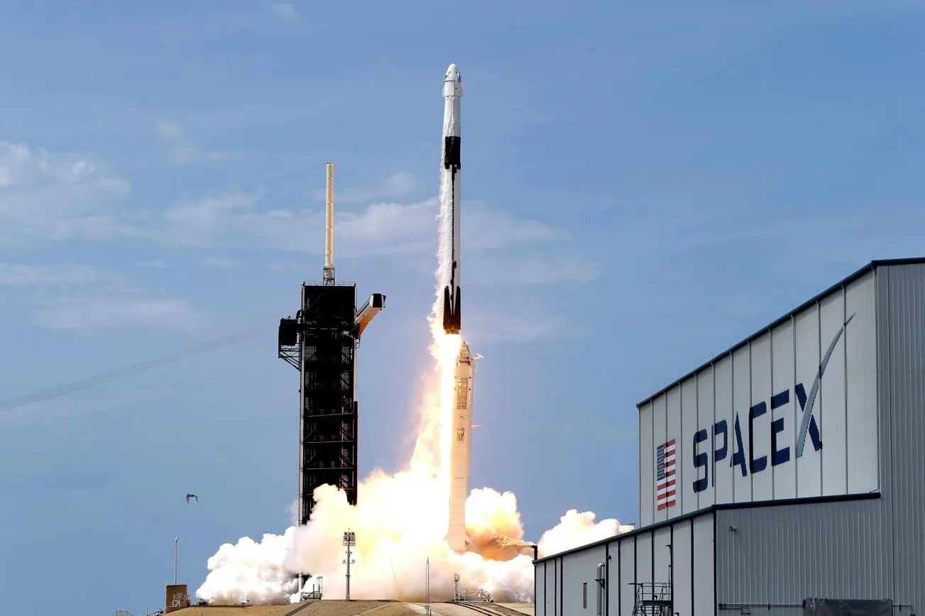 🤖SpaceX планирует запустить на орбиту ИИ-компьютеры уже в 2027 году