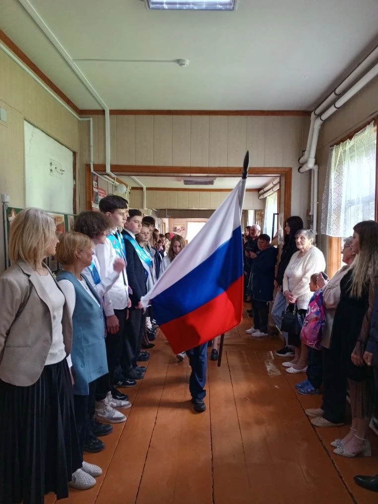 Последняя линейка в этом учебном году.
Впереди летние каникулы .Пусть они пройдут с пользой для кажд