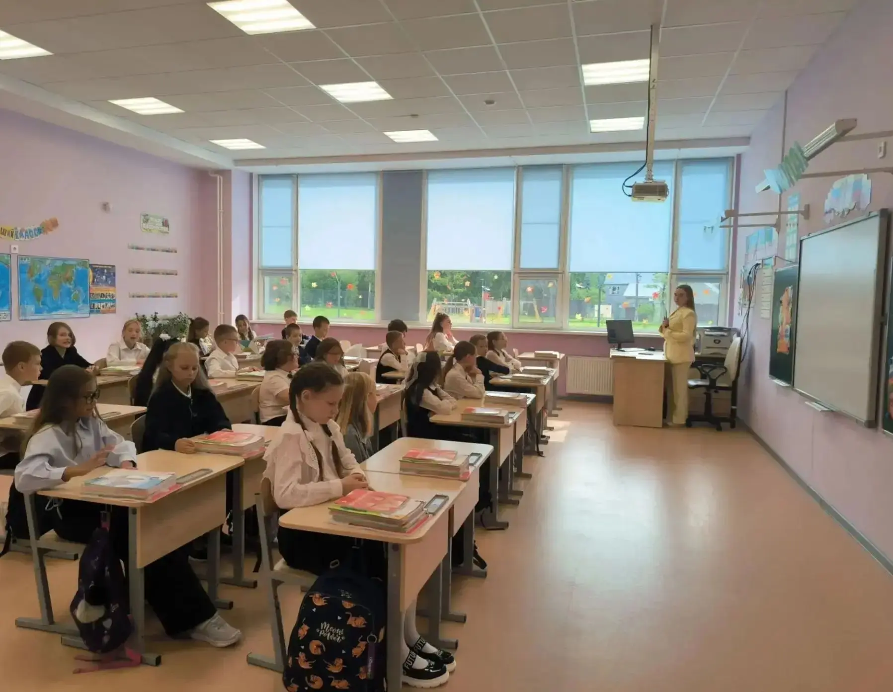 🎓 В День знаний прошли первые уроки этого учебного года — разговоры о важном и классны...