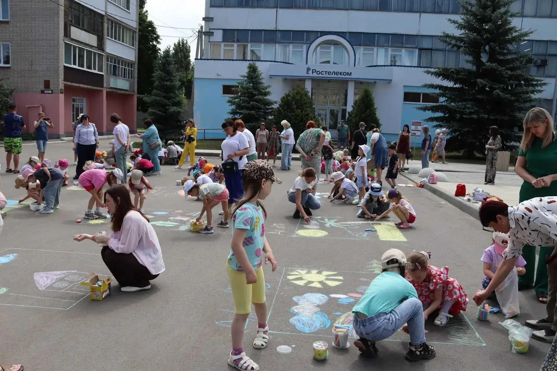 🎨4 июня Межпоселенческая библиотека имени А.Т. Прасолова вновь собрала юных художников чтобы провес