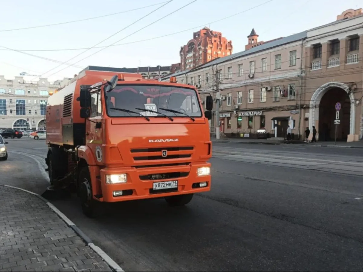 Коммунальщики Тулы за выходные вывезли 140 кубометров смета с улиц города

Коммунальные службы Тулы 