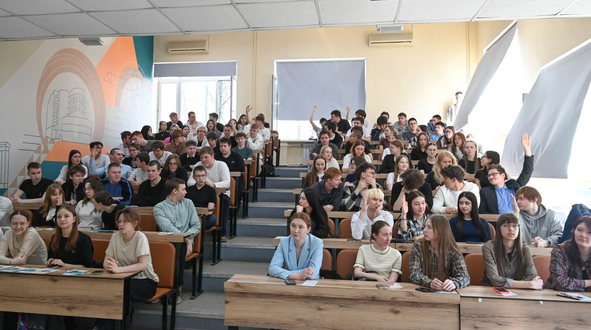 Спасти жизнь может каждый!  Сегодня в 1 корпусе УдГУ прошла донорская акция, в ходе которой студенты