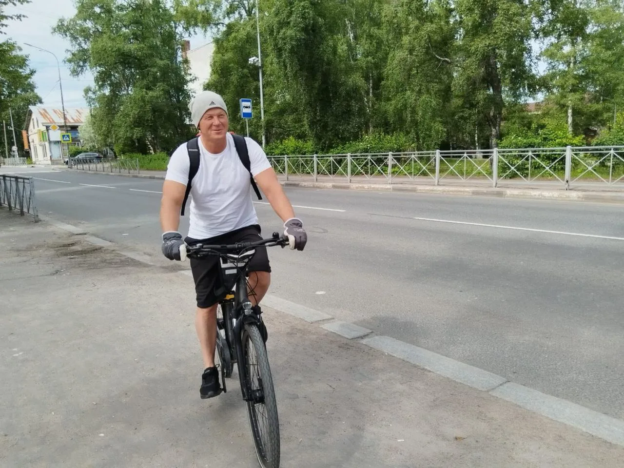 🤣 Сергей Крупин рассказал, почему ездит на работу на велосипеде. Почему же, почему же..