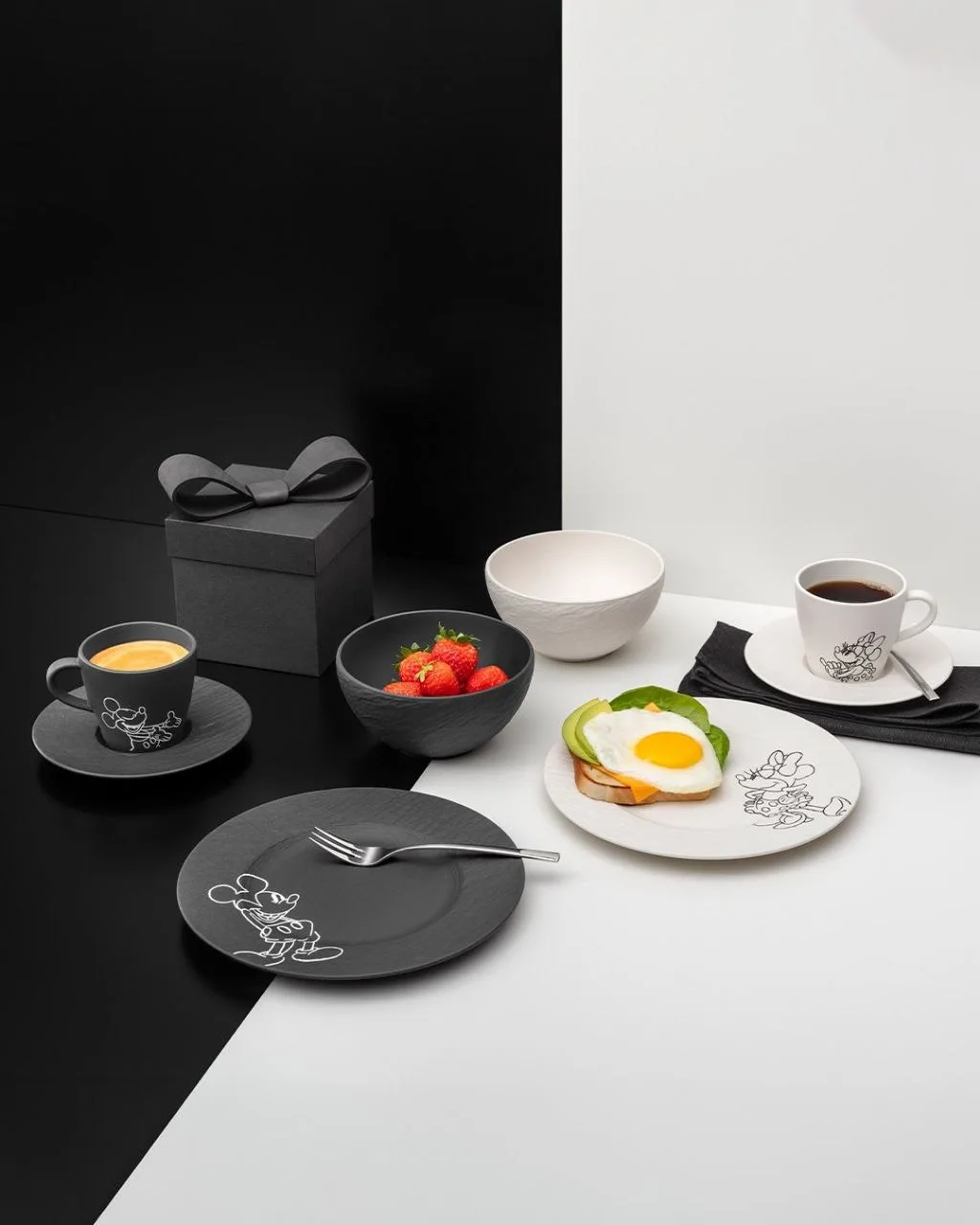 НОВИНКА🔥

В наличии наборы для завтрака на 2 персоны Villeroy&Boch Manufacture Rock Mickey Mouse.
В