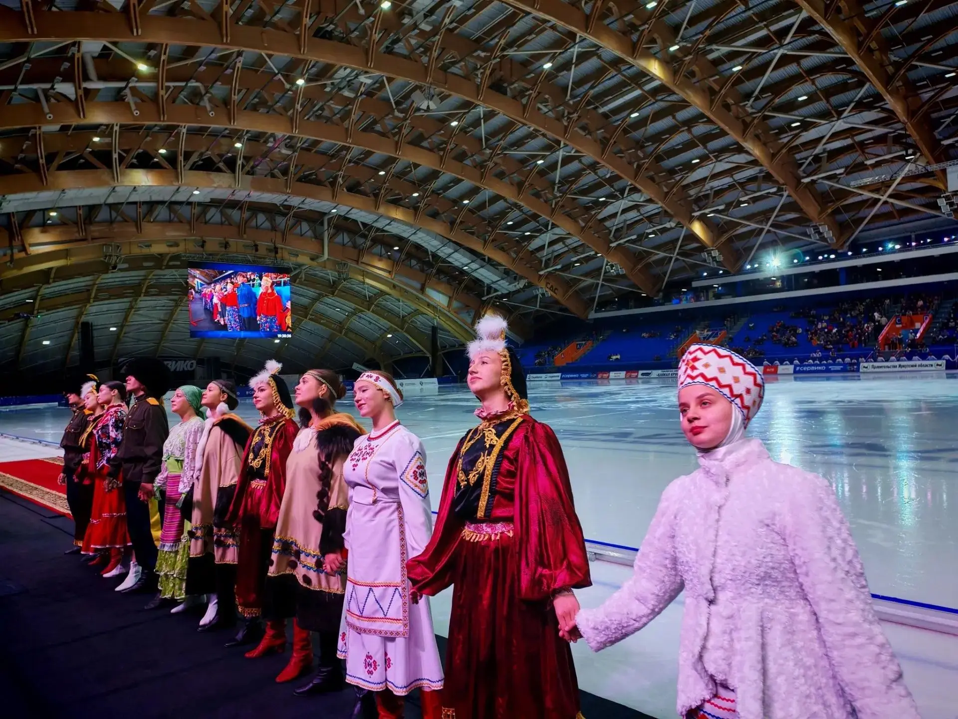 «ПАЛИТРА» НА ЛЬДУ «БАЙКАЛА»! 🏒💃