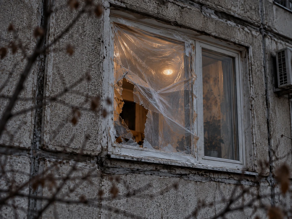 «В доме холод и сквозняки»: воронежцы остаются без окон после сентябрьской атаки БПЛА