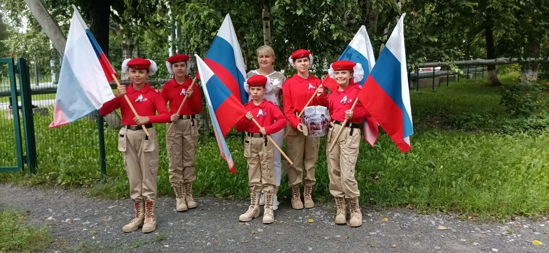 ,   Сегодня,  22 августа - День Государственного флага Российской Федерации!  Юнармейцы...