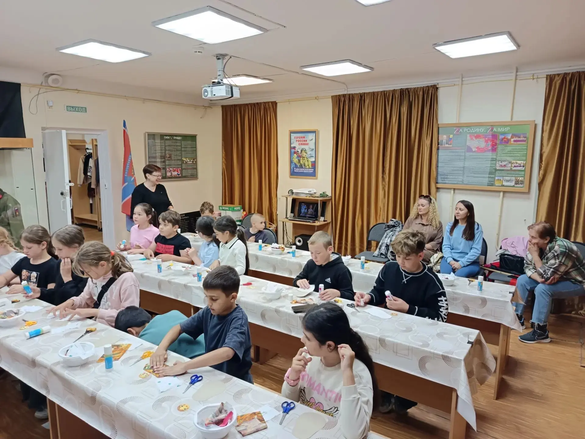 Сегодня отряды воспитанников МОУ гимназии №4 (корпус №2) отправились в увлекательное путешествие в и