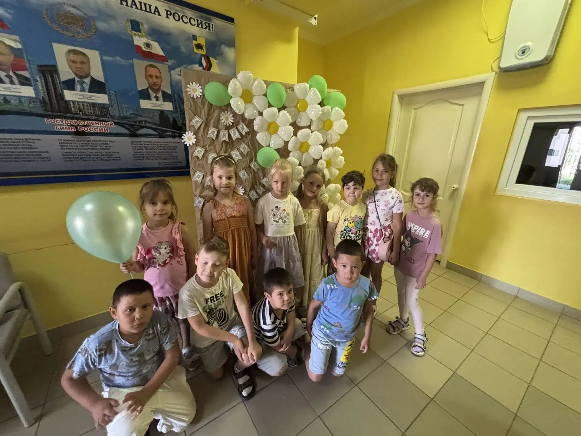 Воспитанники группы № 7 поздравляют всех с Днем семьи, любви и верности!
