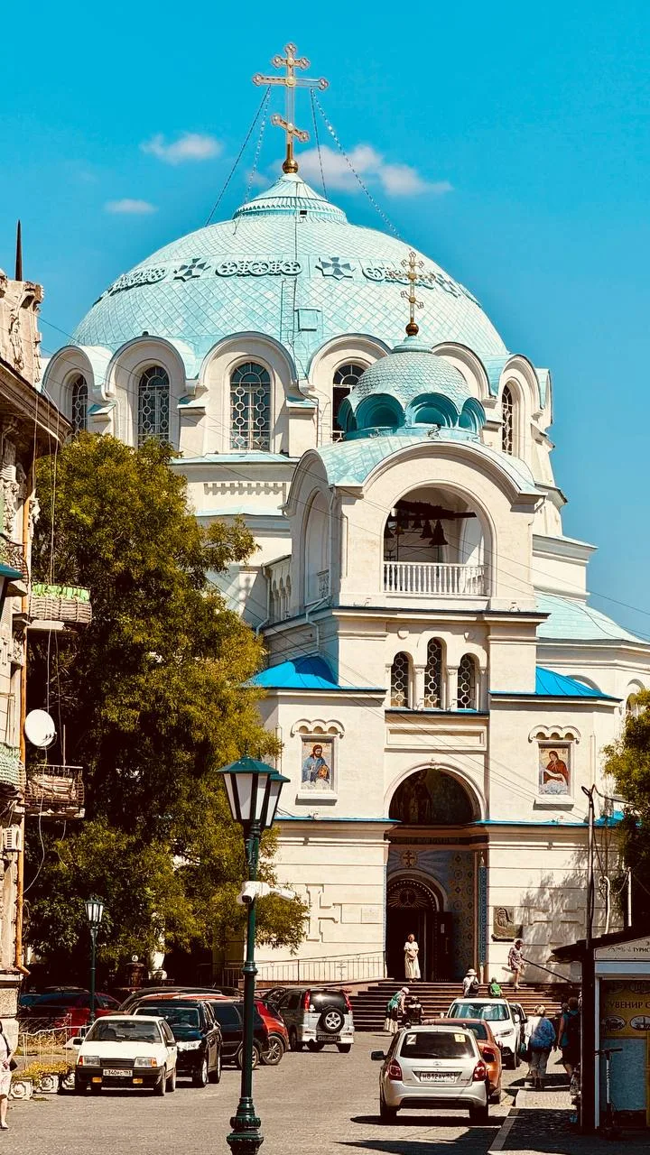 ⛪ Собор Николая Чудотворца

⛪ Расположен в исторической части Евпатории и включен в туристический ма