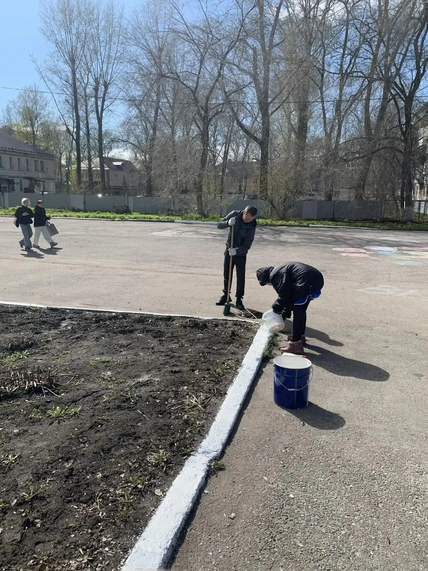 🧹Накануне праздника 1 Мая в нашей школе в обоих корпусах прошли субботники.  💪 Ученики, педагоги и с