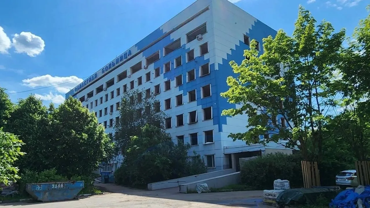 🏥 Вот так сейчас выглядит главный корпус Химкинской клинической больницы, ремонт должн...