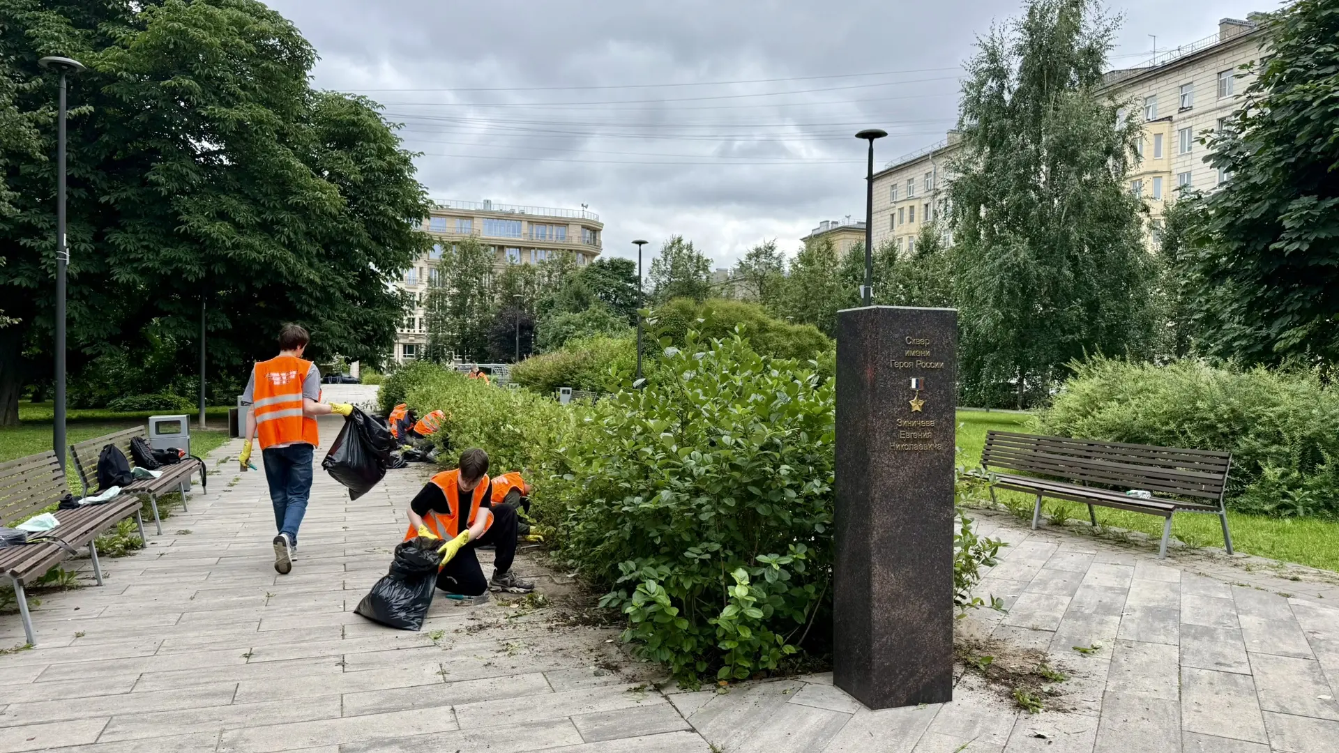 🌿 На летнюю работу в садово-парковое предприятие «Южное» вышли школьники.

Их зона ответственности 