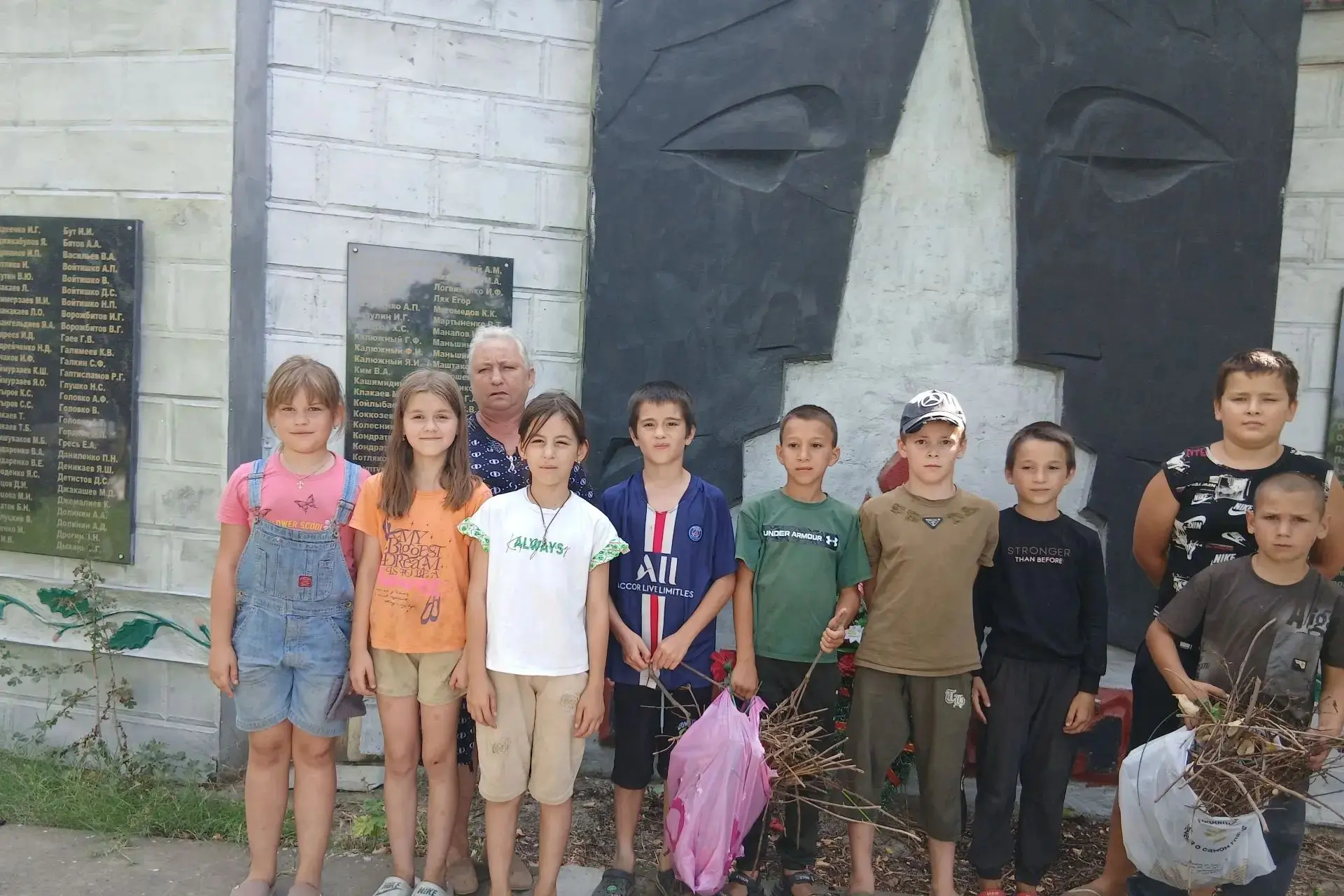 В рамках акции ,,Лето с добрыми делами,, в с.Новониколаевка прошла уборка на территории...