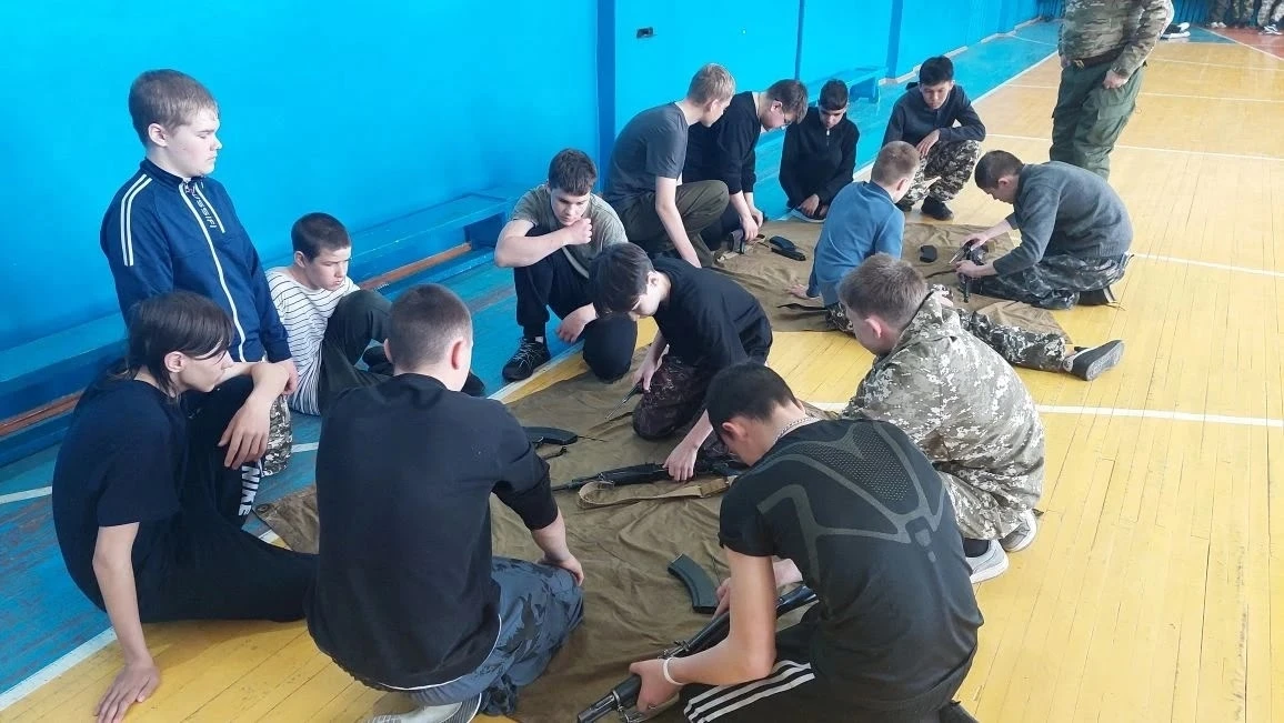 🇷🇺На базе Бердюжской школы проходят учебные сборы. Участники — юноши 8-х классов из ш...