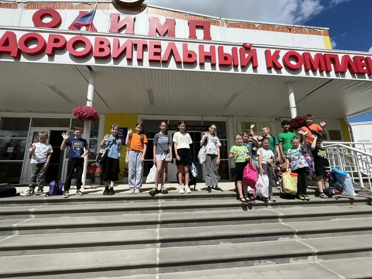 🌎ЗЕЛЕНАЯ ПЛАНЕТА 2026🌎

День 1️⃣2️⃣

💦Ребята из 3 отряда отправились в бассейн. Такое начало дня 