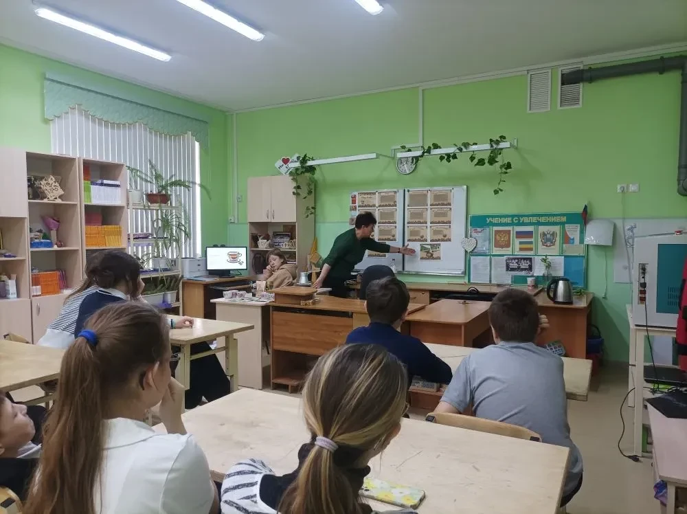 ☕️ Магия кофе раскрыта — по крайней мере, для 7 «Д»!  В рамках Недели нано‑технологий у ребят прошёл