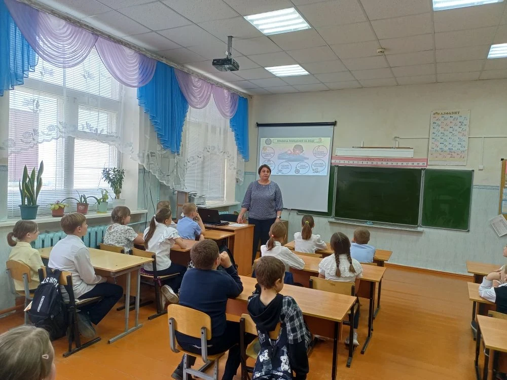 20 мая в школе прошла беседа с детьми на тему «Правила безопасности на водных объектах». Мероприятия