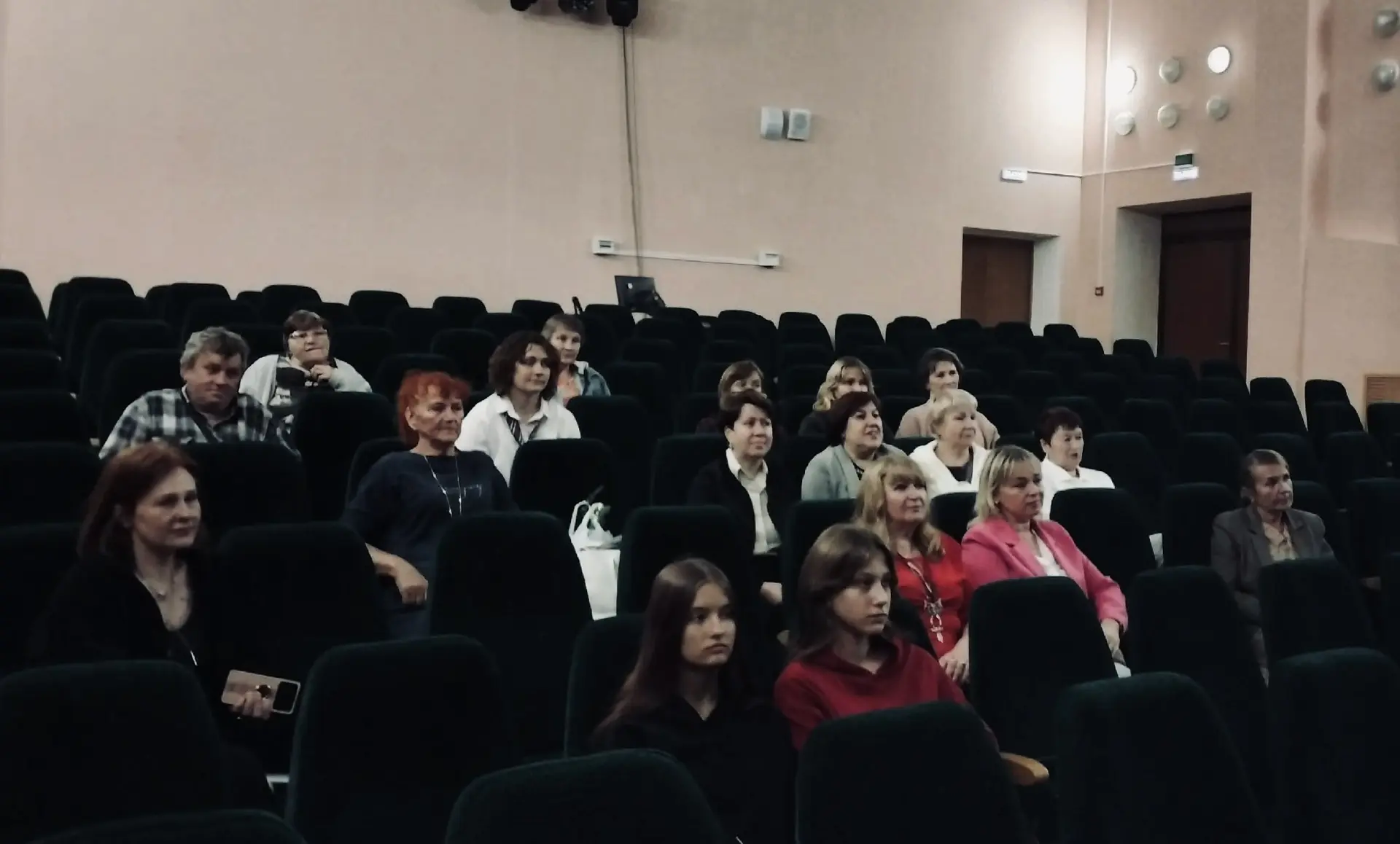 Киноленты о героях нашего времени пришли в каждый уголок Смоленщины! 🎬🇷🇺
