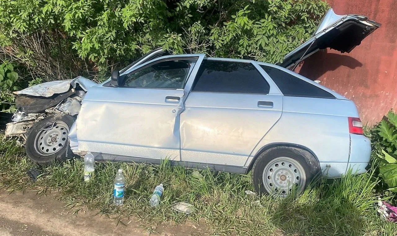 В Предгорном округе при столкновении двух автомобилей пострадали три человека. Авария произошла 11 м