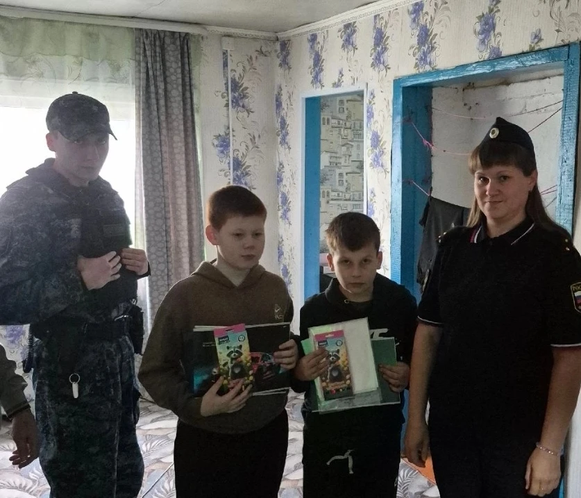 Судебные приставы Вологодчины поздравили подопечных детей