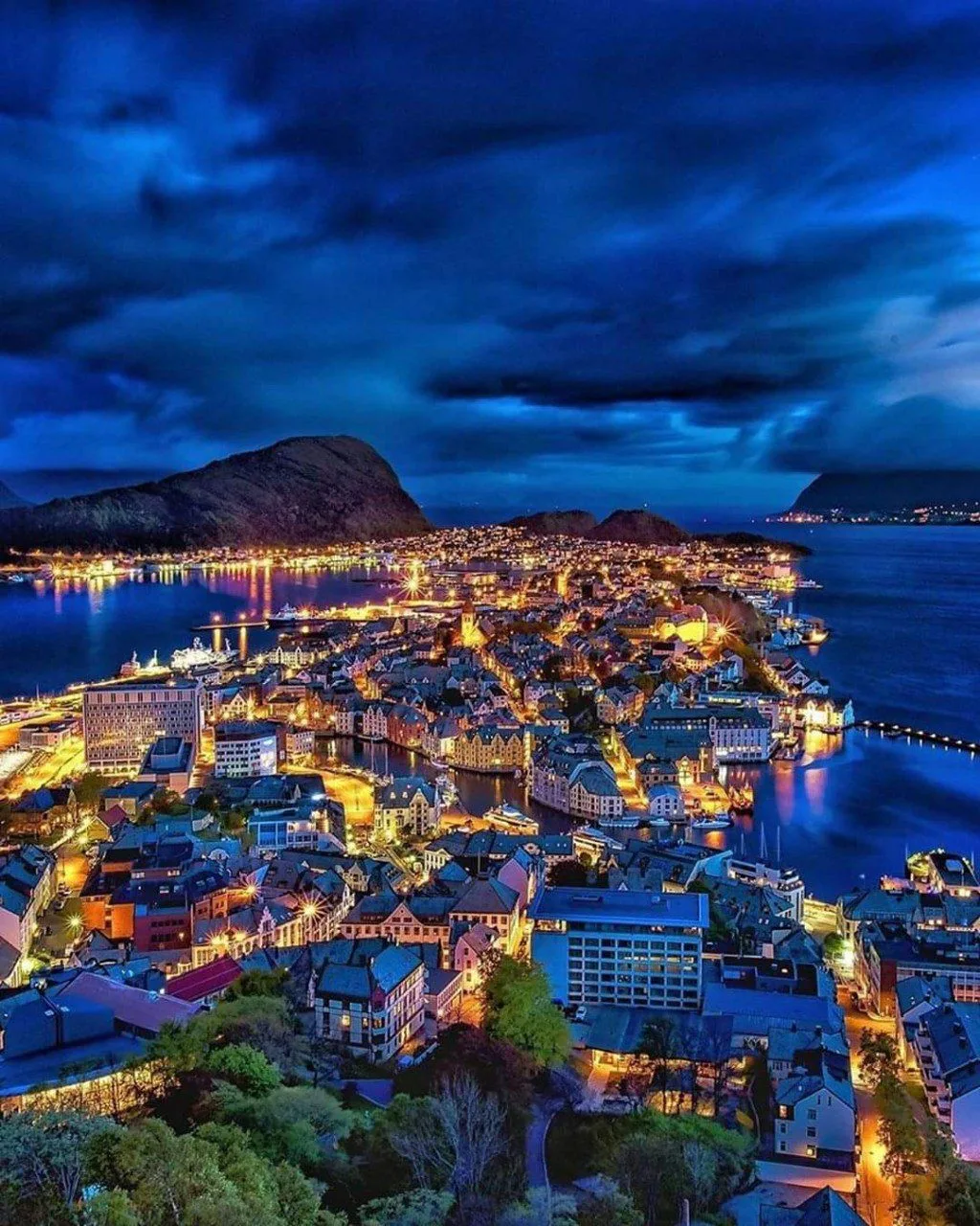 Олесунн ночью, Норвегия 🇳🇴🤩