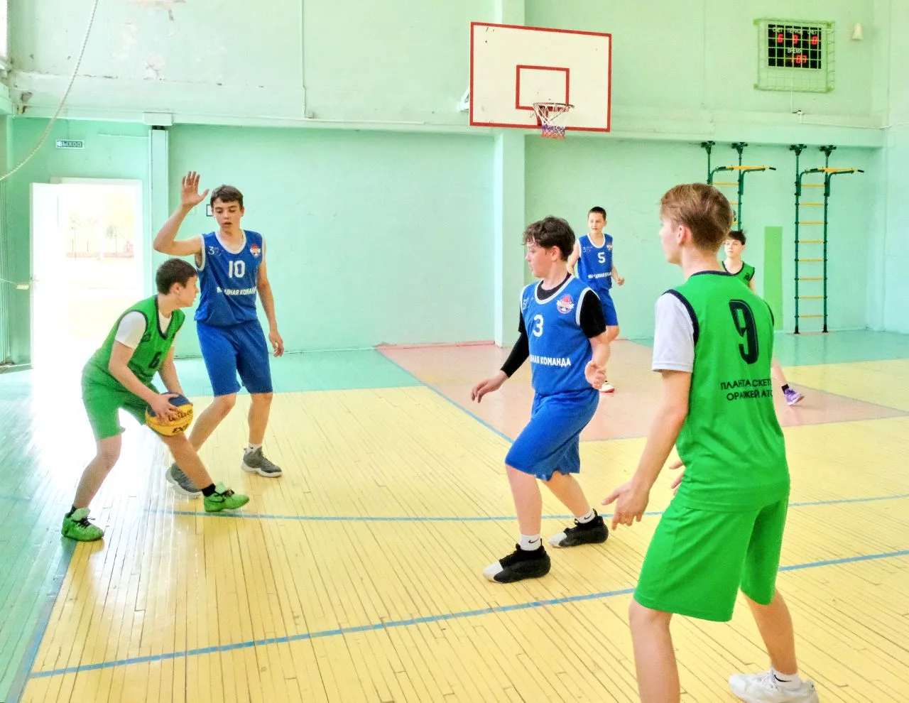 🔥 Спортивная гордость гимназии!  Наши и мальчики, и девочки – в тройке лучших! 🥈🥈  Команды гимназии 