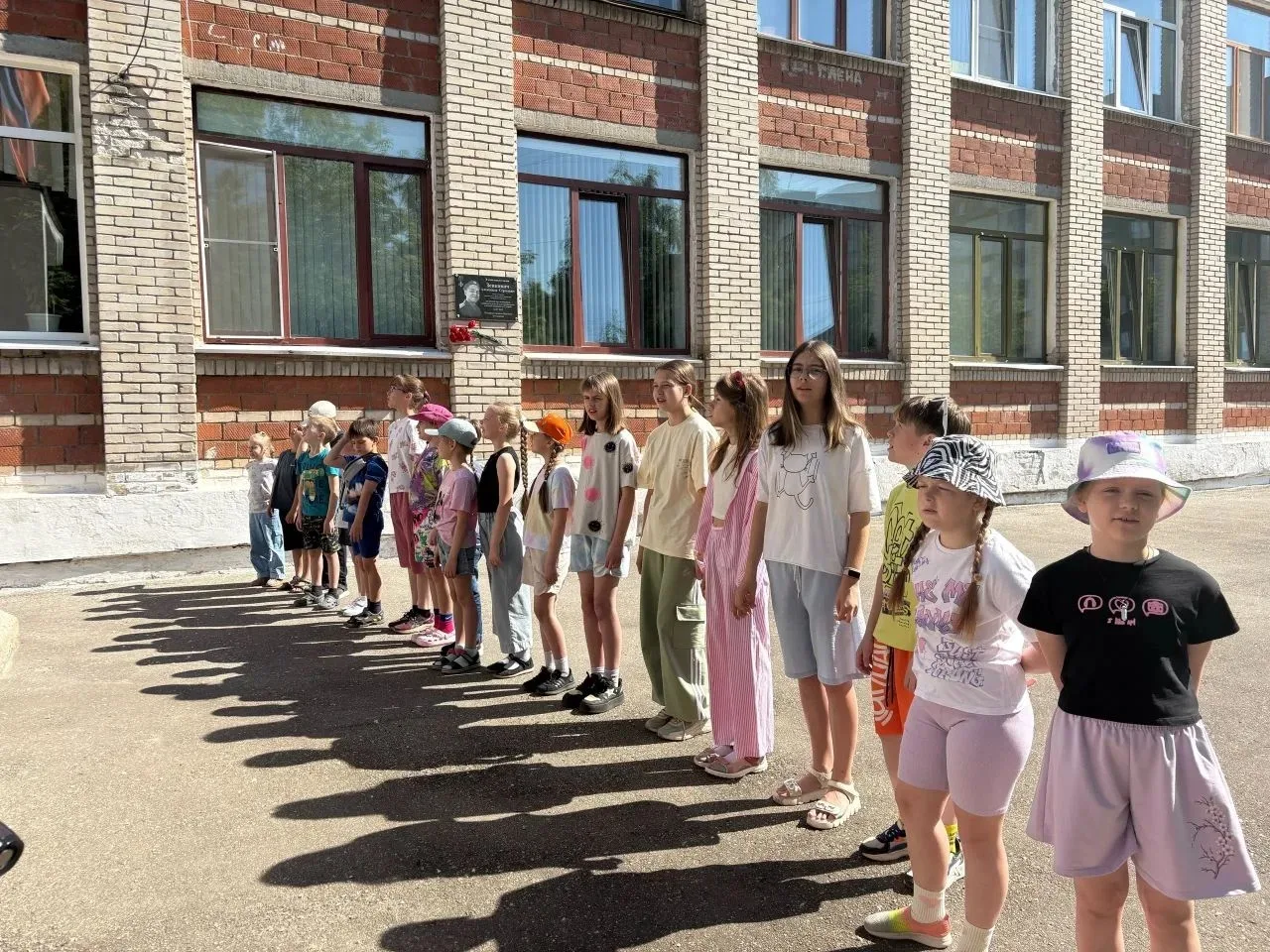 💥Лагерь "Солнечный зайчик"💥

  Понедельник в «Солнечном зайчике» начался с торжества! 🇷🇺🎶
  Сег